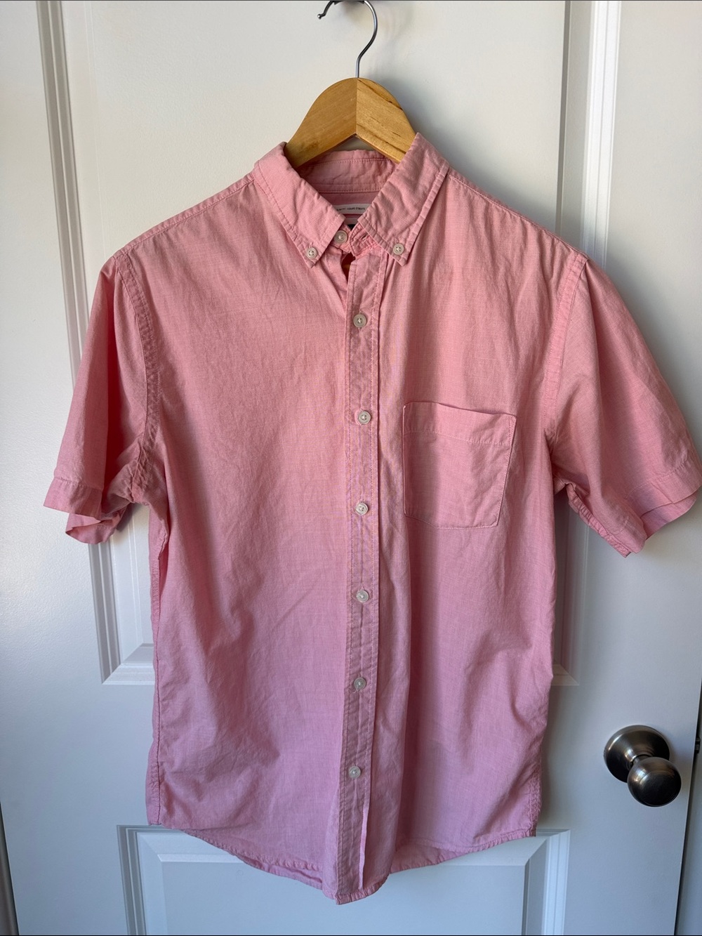 Old Navy Men's Light Pink Short-Sleeve Button-Down Shirt